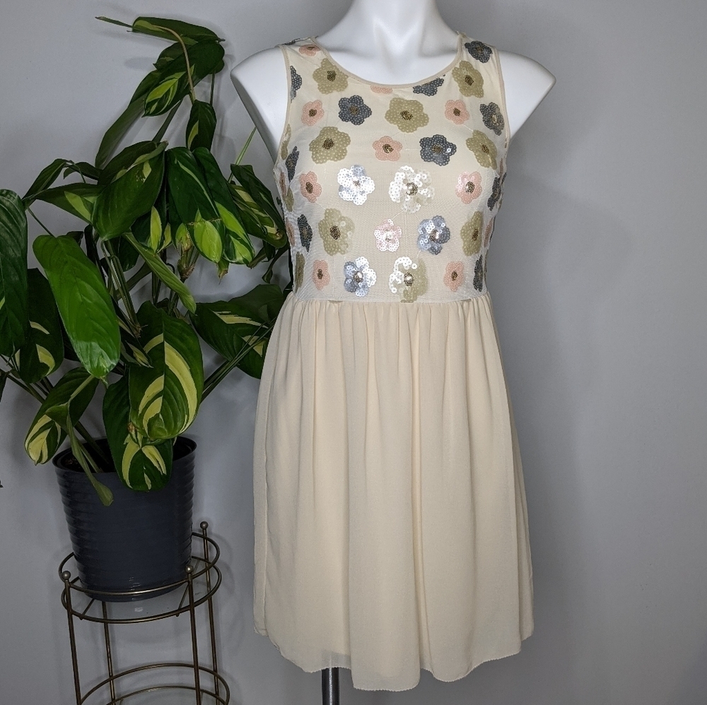 Kensie Cream Floral Sequin Bodice Sleeveless Dress
